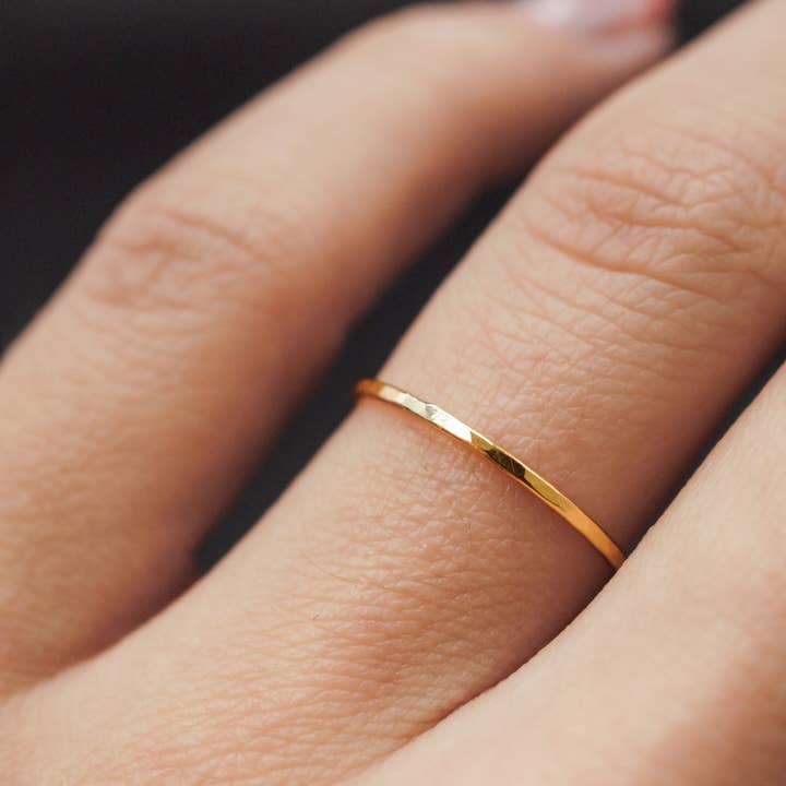 Hannah Naomi - Vendita all'ingrosso Anello midi/a fascia - Anello impilabile di medio spessore, riempimento in oro 14 carati2