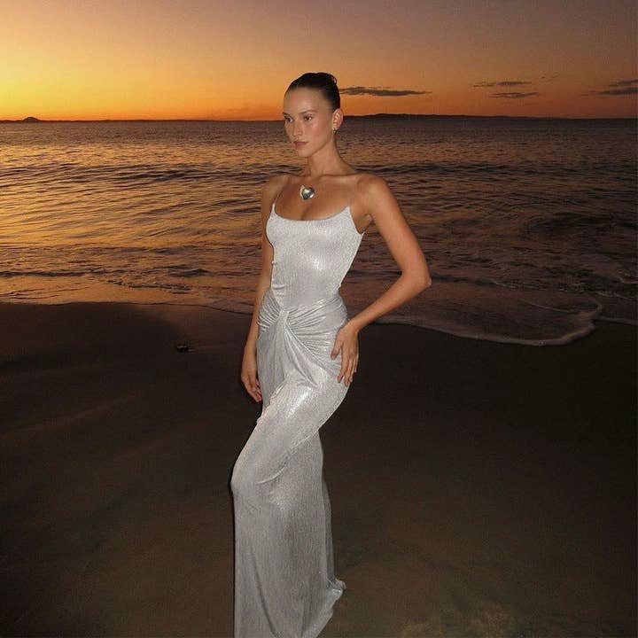 Argent Robe Maxi Fendue Froncée Nouvelle Déesse Sultry 2025 en vente sur Faire4