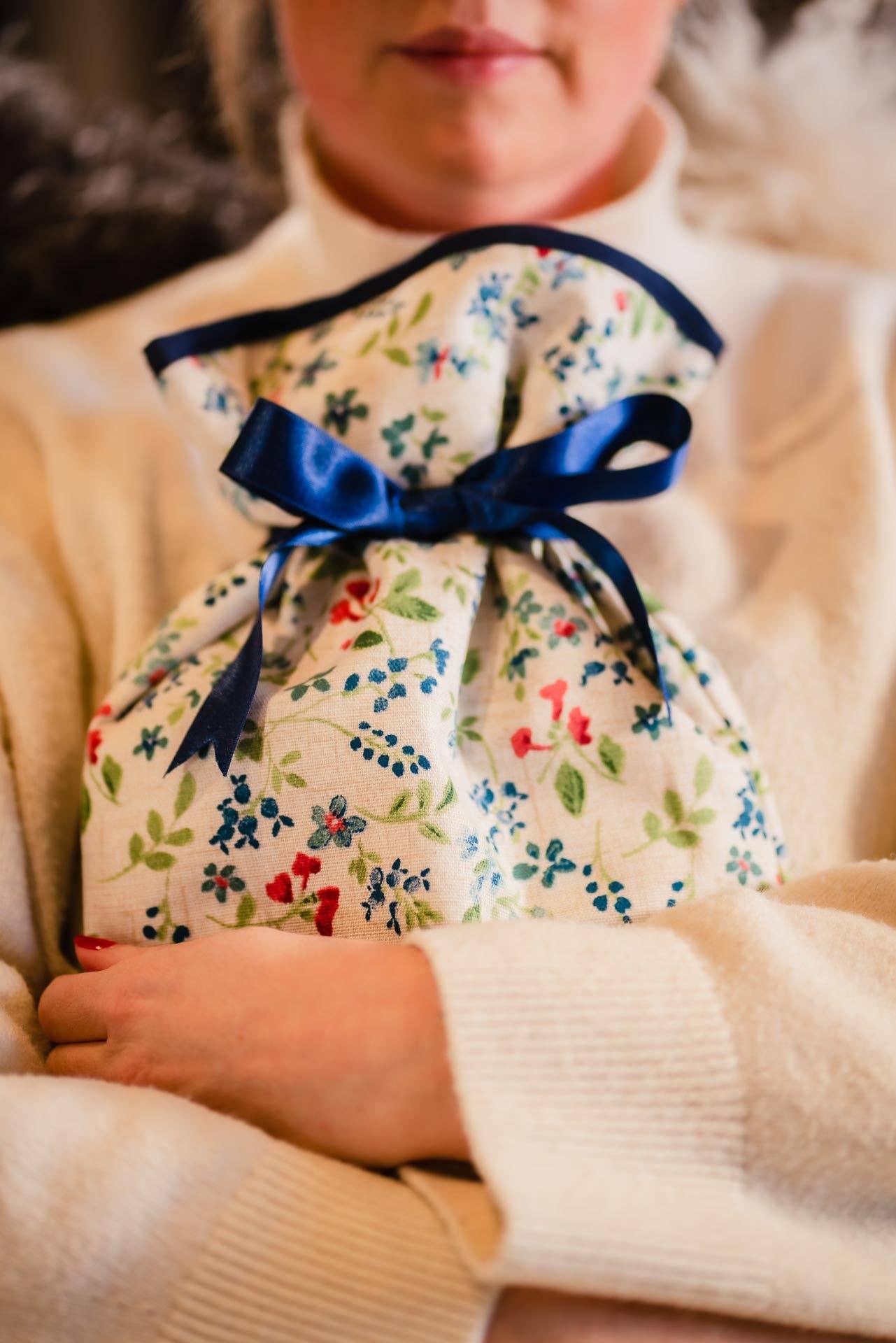 The Wheat Bag Company – wholesale Hot/cold compress – 2 Litre Hot Water Bottle - Wildflower Blue2