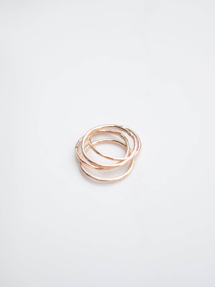Anillos apilables martillados para venta al por mayor de Kala Handmade With Love
