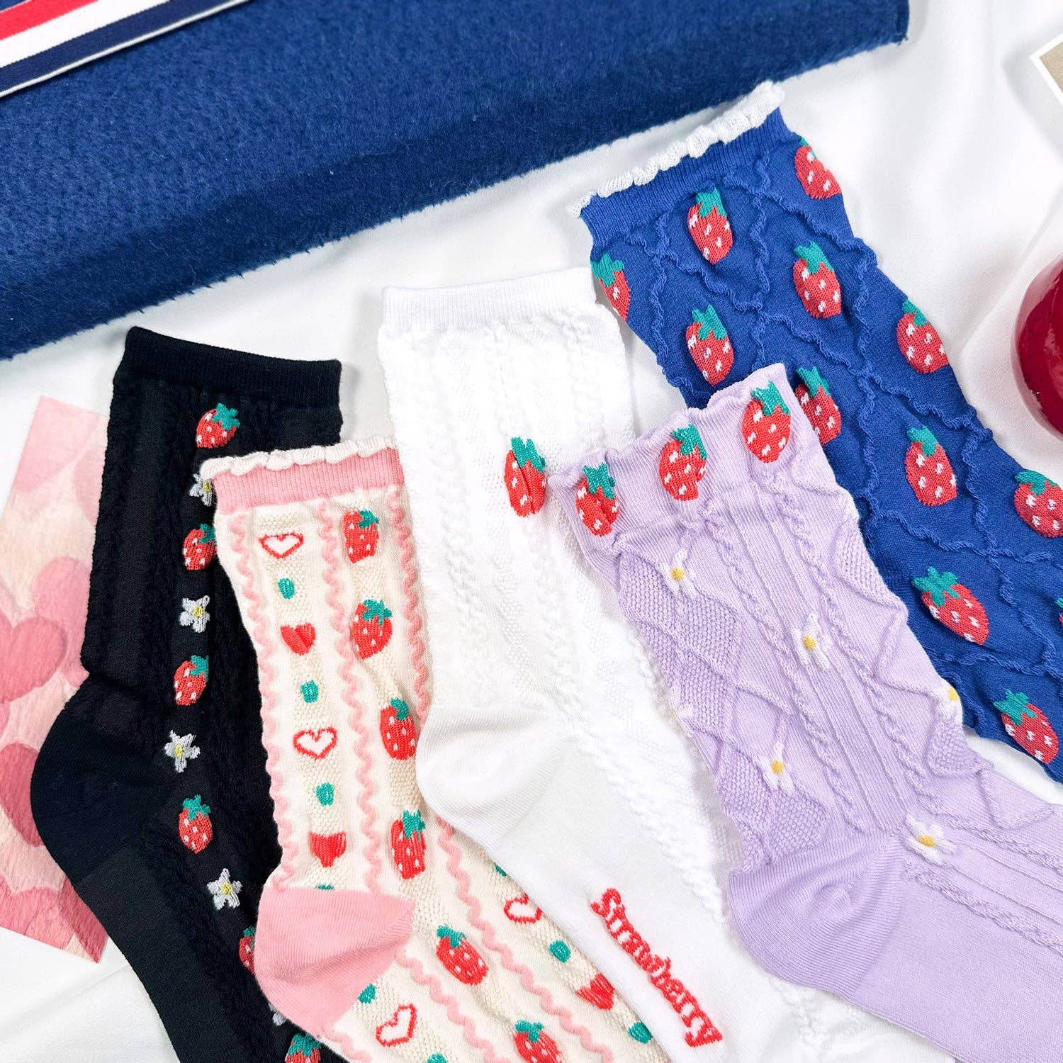 7DAYSSOCKS – wholesale Socks – Women's – Women's Crew Strawberry Pattern Socks6