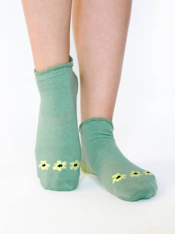 Pointe Studio Women's The Pop 3-Pack Grip Socks –