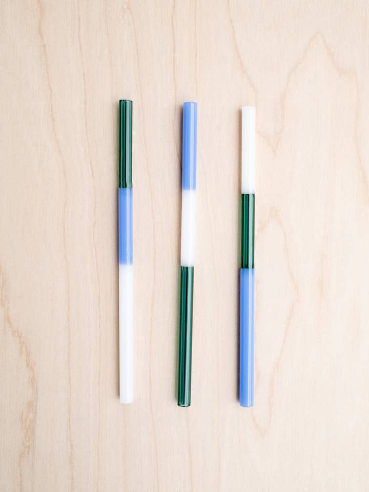 Ensemble de pailles en verre multicolores faites à la main | Vert, Bleu, Blanc pour la vente par Wildher Studios