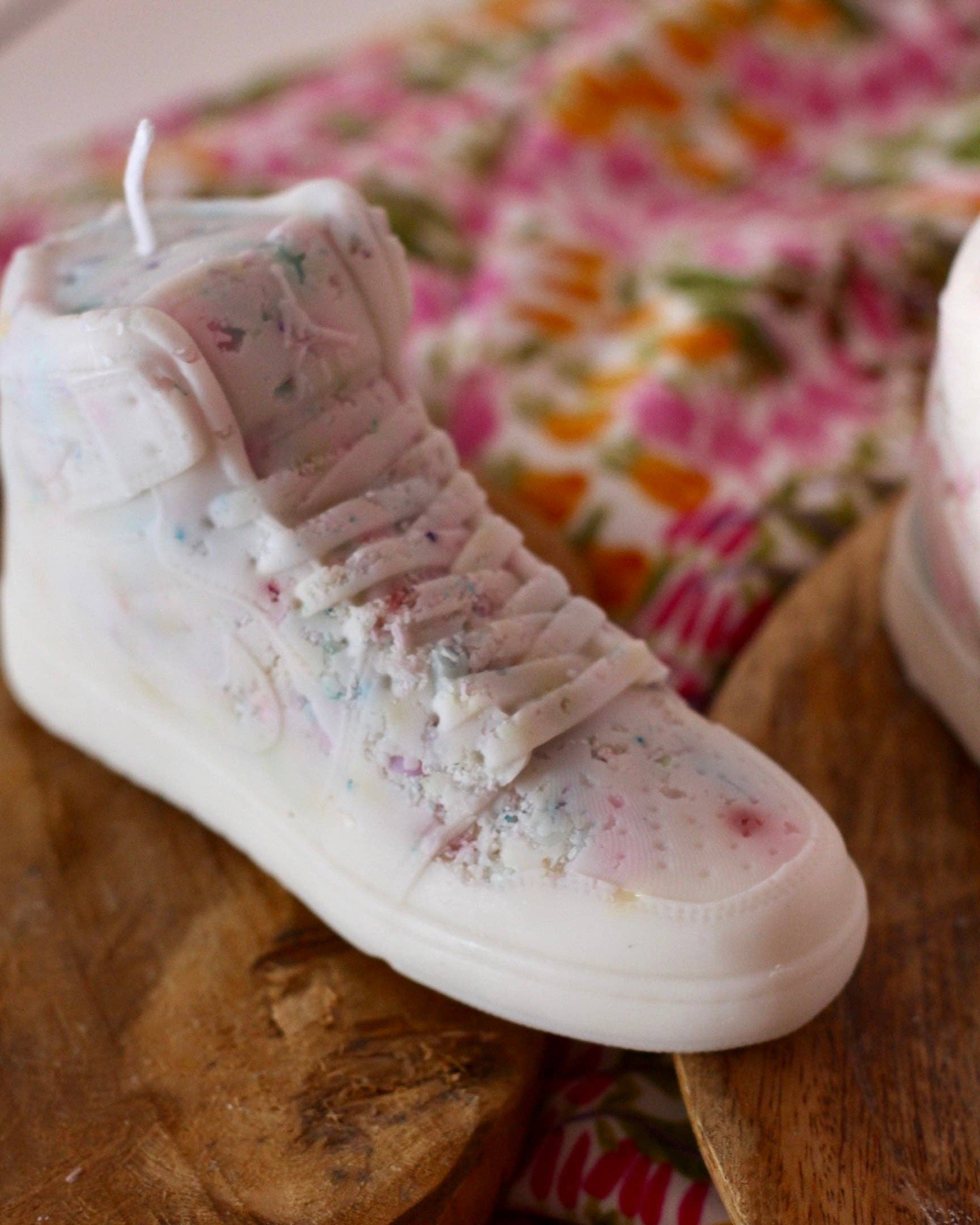 Meet me at the corner - Vendita all'ingrosso Candele regalo - Candela a forma di sneaker effetto terrazzo multicolore19