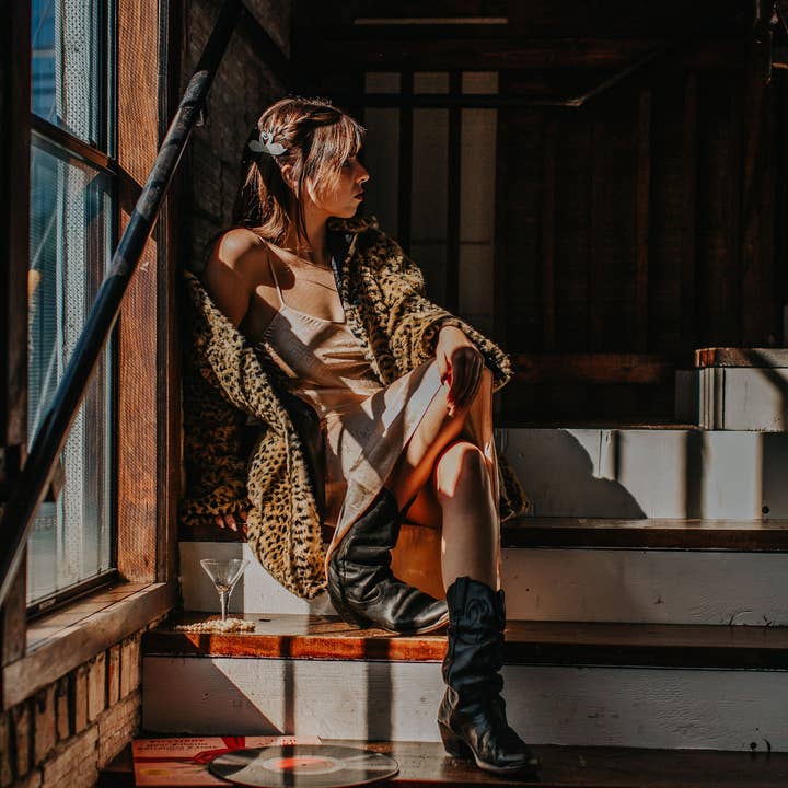 Hey Ricochet - Wholesale Barrette - Women's - Swan Kiss Barrette1