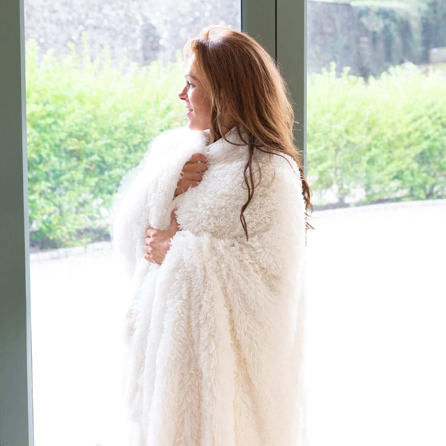 Wholesale Gifts Tomorrow – wholesale Throw blanket – Snug Rug Yeti Deep Pile Faux Fur Throw Blanket 2.5Kg3