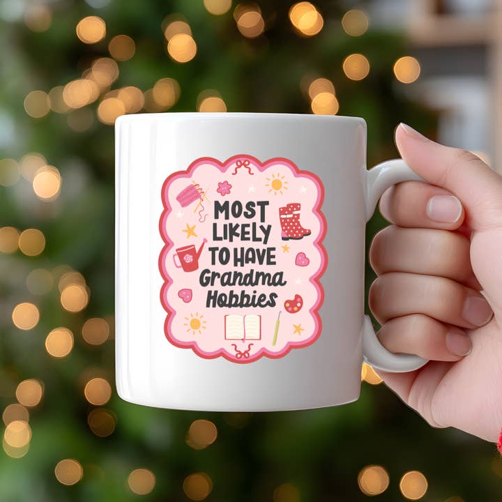 "Størst Sandsynlighed for at Have Bedstemors Hobbyer" 11oz Keramikkrus for engroshandel hos Handsome Sam's