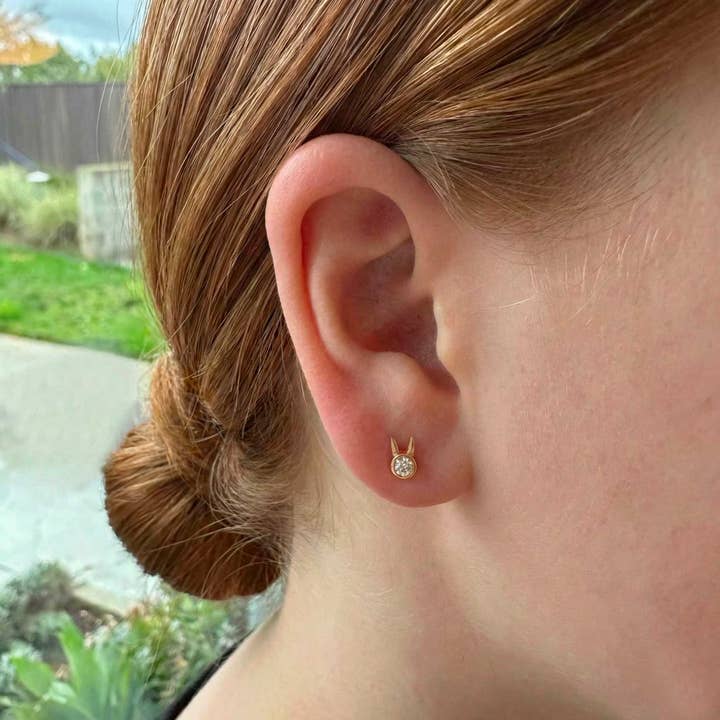 Häschen-Kristall-Ohrstecker für den Großhandel von Kris Nations