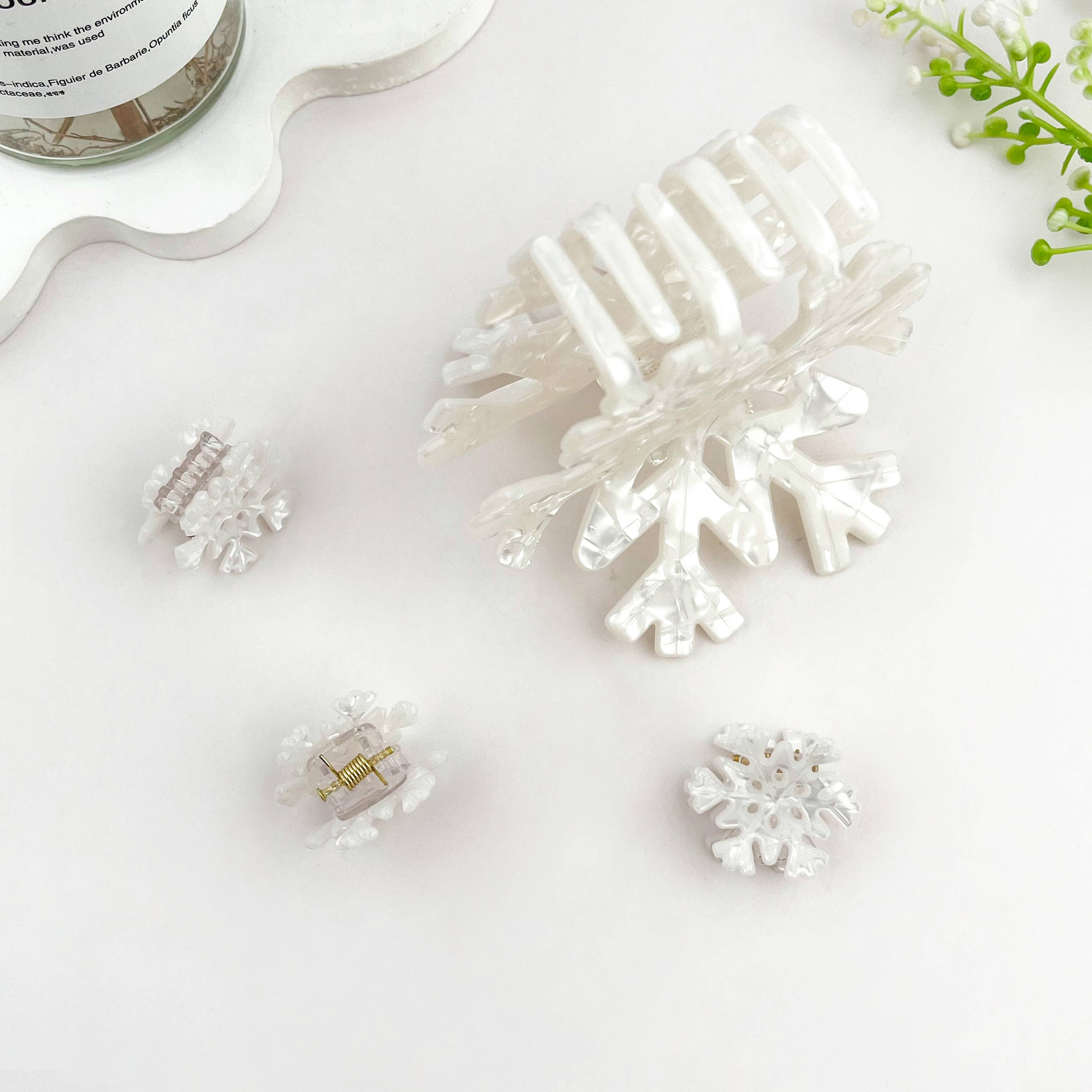White Christmas Snowflake Hair Claw – Elegant Holiday Accessory for wholesale on Faire2