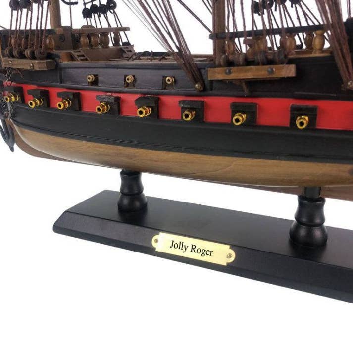 Hampton Nautical – Großhandel Tischdeko – Hölzerner Captain Hooks Jolly Roger von Peter Pan Black Sails Limited Modell Piratenschiff 26"3