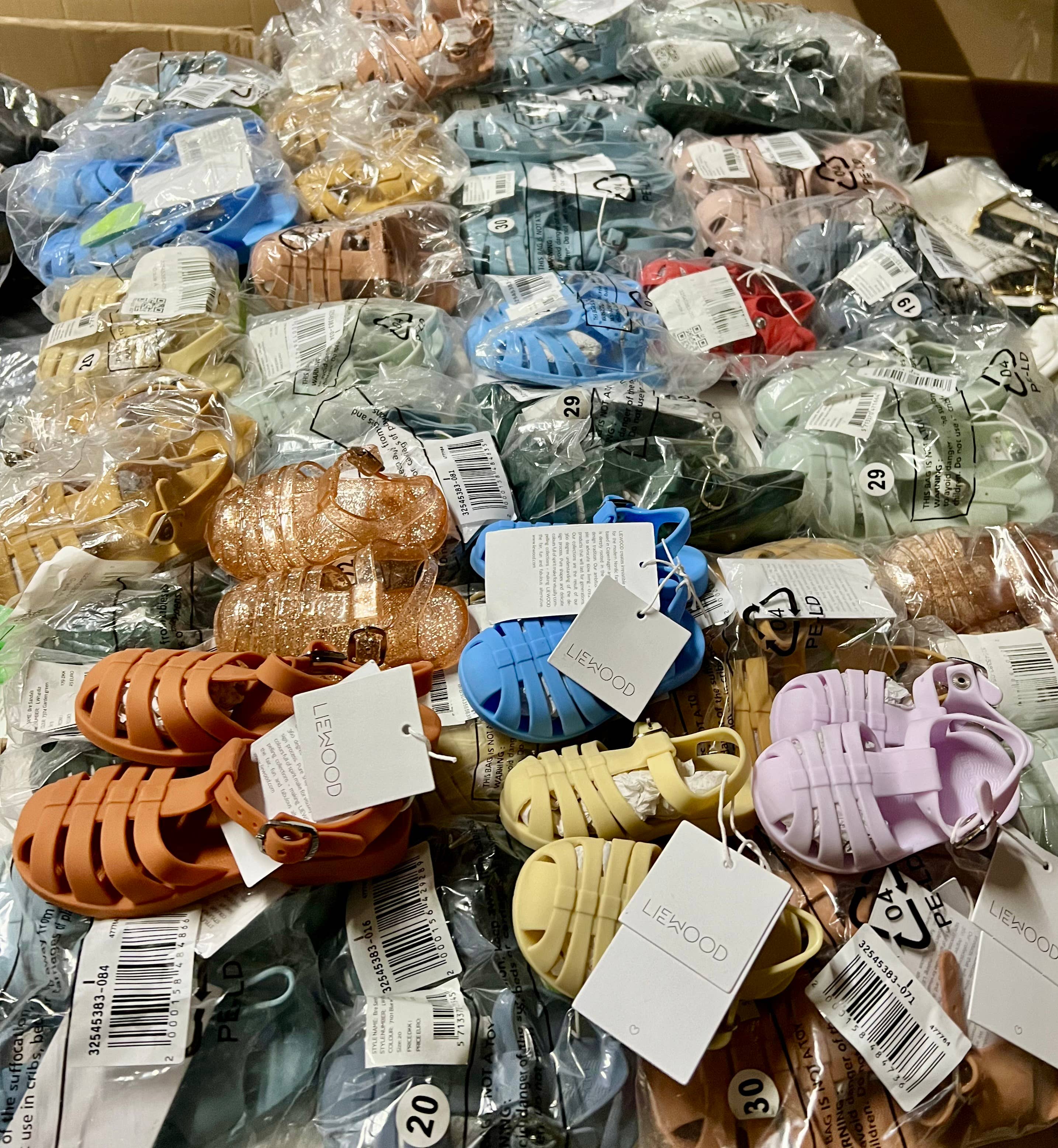 Salzmann Restwaren GmbH – wholesale Sandals – Kids – Liewood and other children's shoes sandals, water shoes, summer shoes3