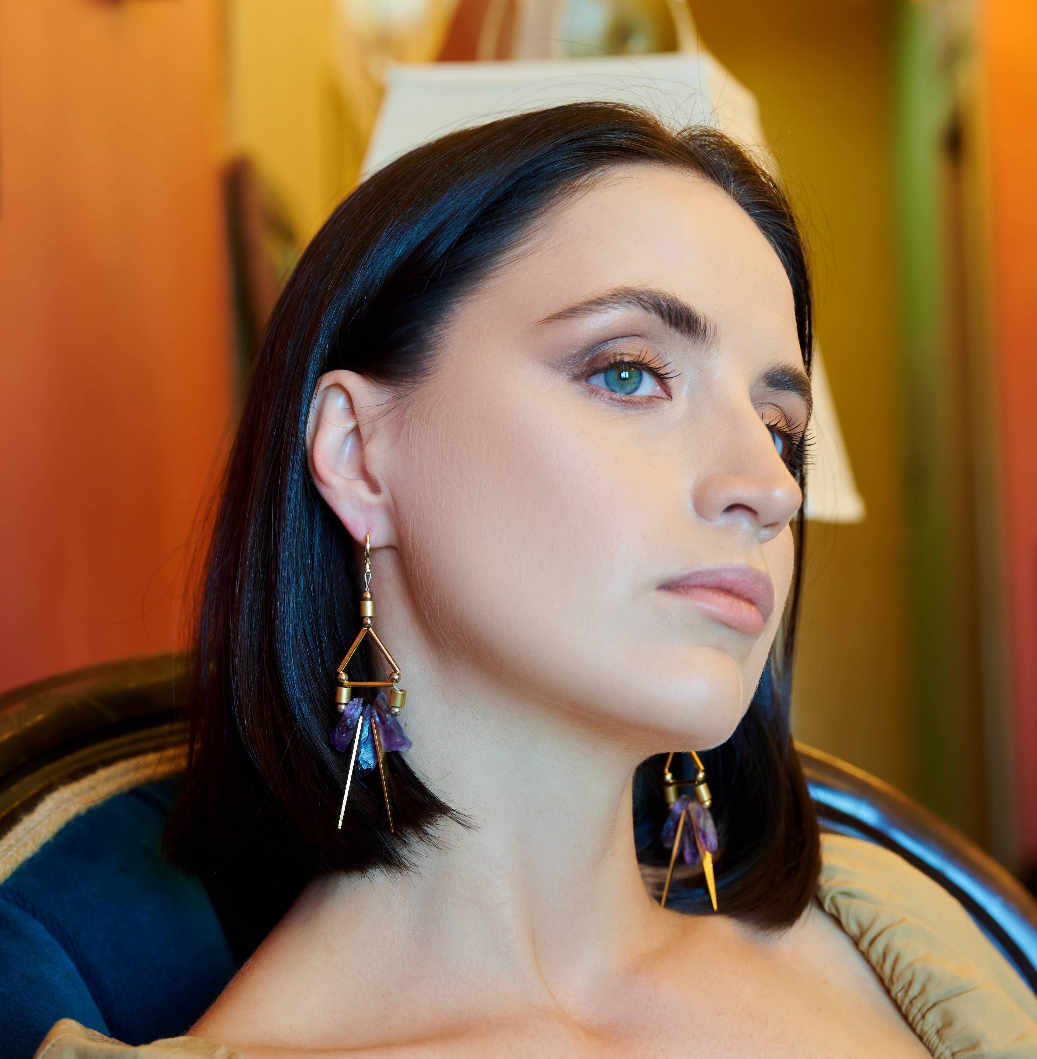 XTRA by Stacey - Wholesale Hangende/ronde oorbellen - The Alicent Earring - Raw Amethyst Spike Statement oorbellen6