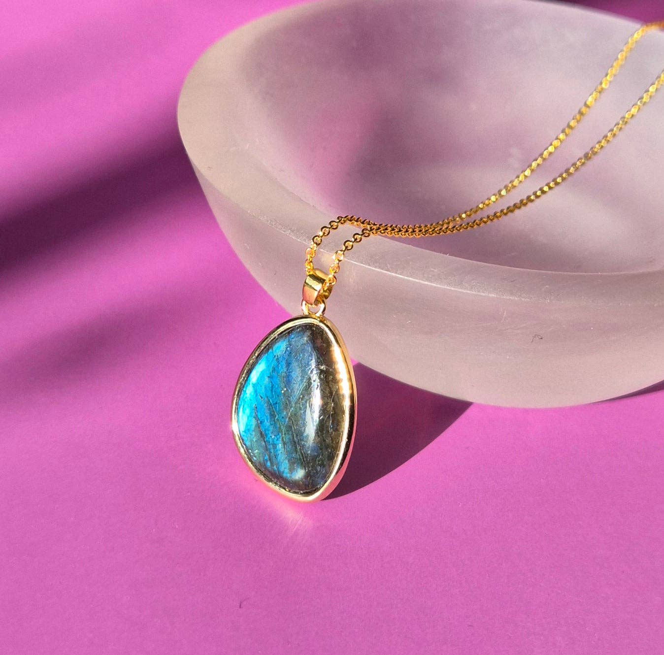 Moonlight Gemstones - Wholesale Pendant/Charm Necklace - Gold color Labradorite Necklace with 25mm flashy pendant2