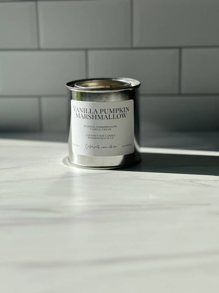 Bougie à la vanille, citrouille et guimauve pour la vente par Braided Twine Co.