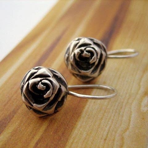 Rose é um Brincos de Prata de Lei Sólida Rosa da InK Jewelry por atacado de iNk Jewelry