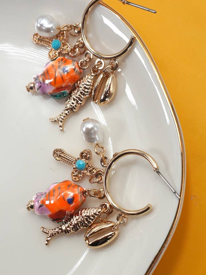 OCEAN CHARM HOOP EARRINGS - FISH PEARL MULTI CHARM | 80E6116 for wholesale by JOSSLYN by wall to wall