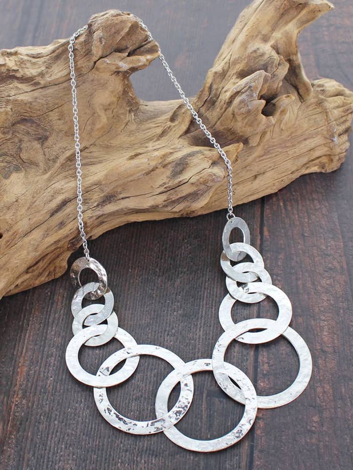 Collana con anello battuto KH1615S per la vendita all'ingrosso da parte di Suzie Blue