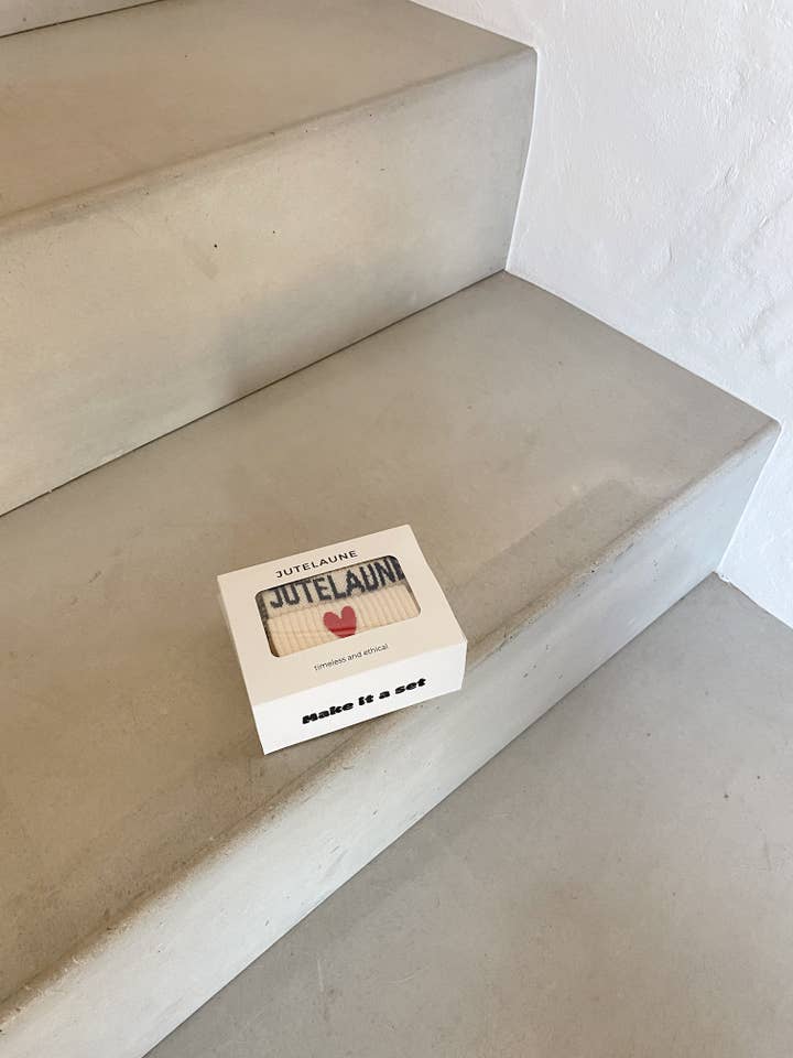 Gør det til et sæt Jutelaune & Heart Socks for engroshandel hos Jutelaune