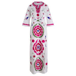 Forudbestil Suzani Broderet Maxi Kaftan for engroshandel hos Rebecca Thompson