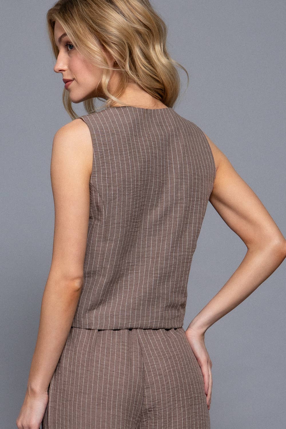 Active Basic | Active USA – Engroshandel Habitvest – til kvinder – V-udskæring Foran Knaplukning Linned Effekt Vest1