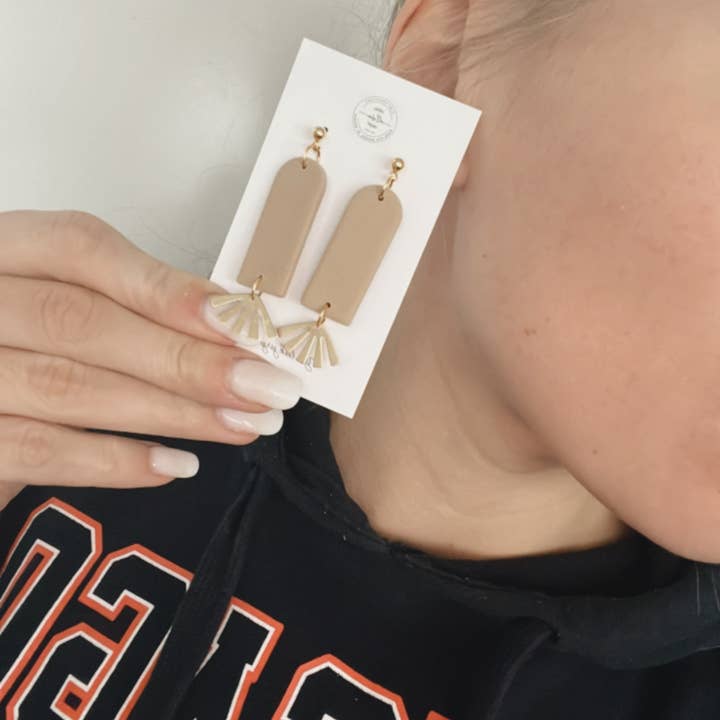 ElleseeWomen - Wholesale Dangle Earrings - Constance Dangles1
