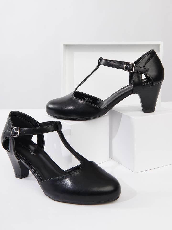 UV Black Leatherette Closed Toe T-Strap Roxy Pumps for wholesale by Unique Vintage