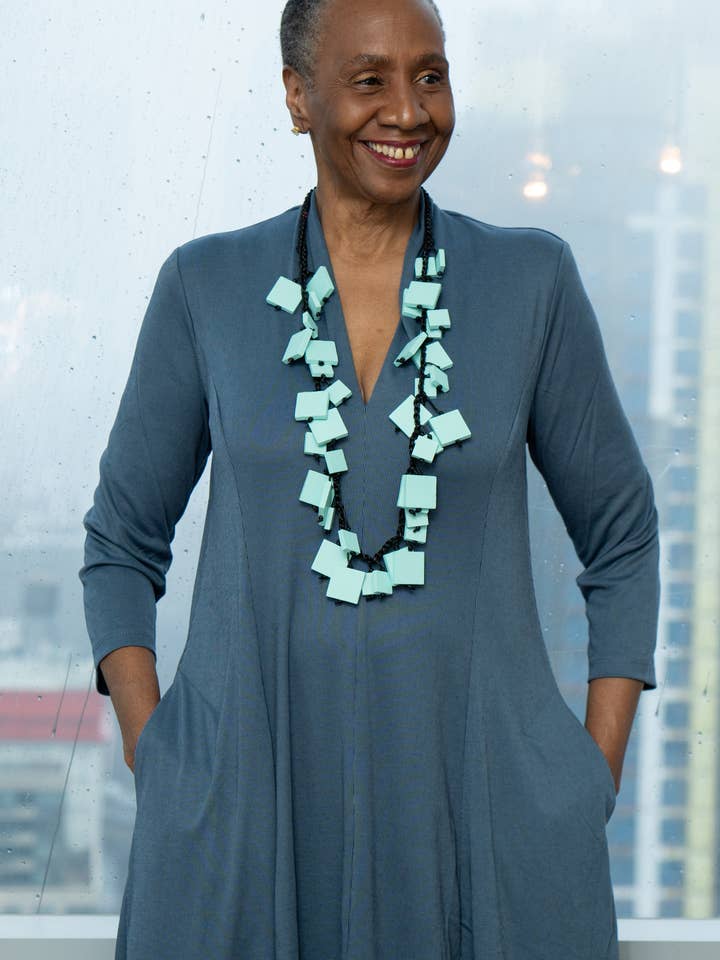 Colliers en cordon de coton avec carrés en bois - Moyen pour la vente par Jianhui London