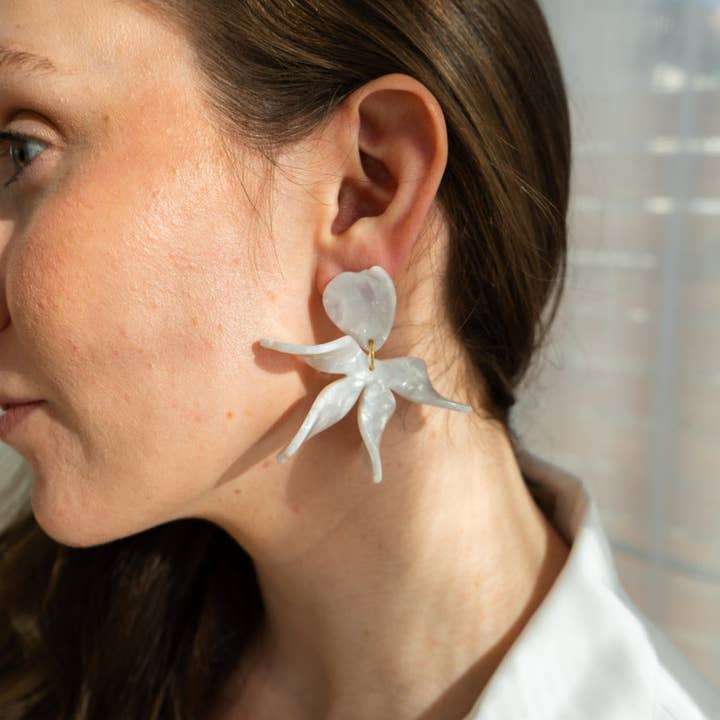 Spiffy & Splendid - Wholesale Dangle Earrings - Jasmine Earrings - Pearl // Spring, Summer, Flower, Floral, Statement