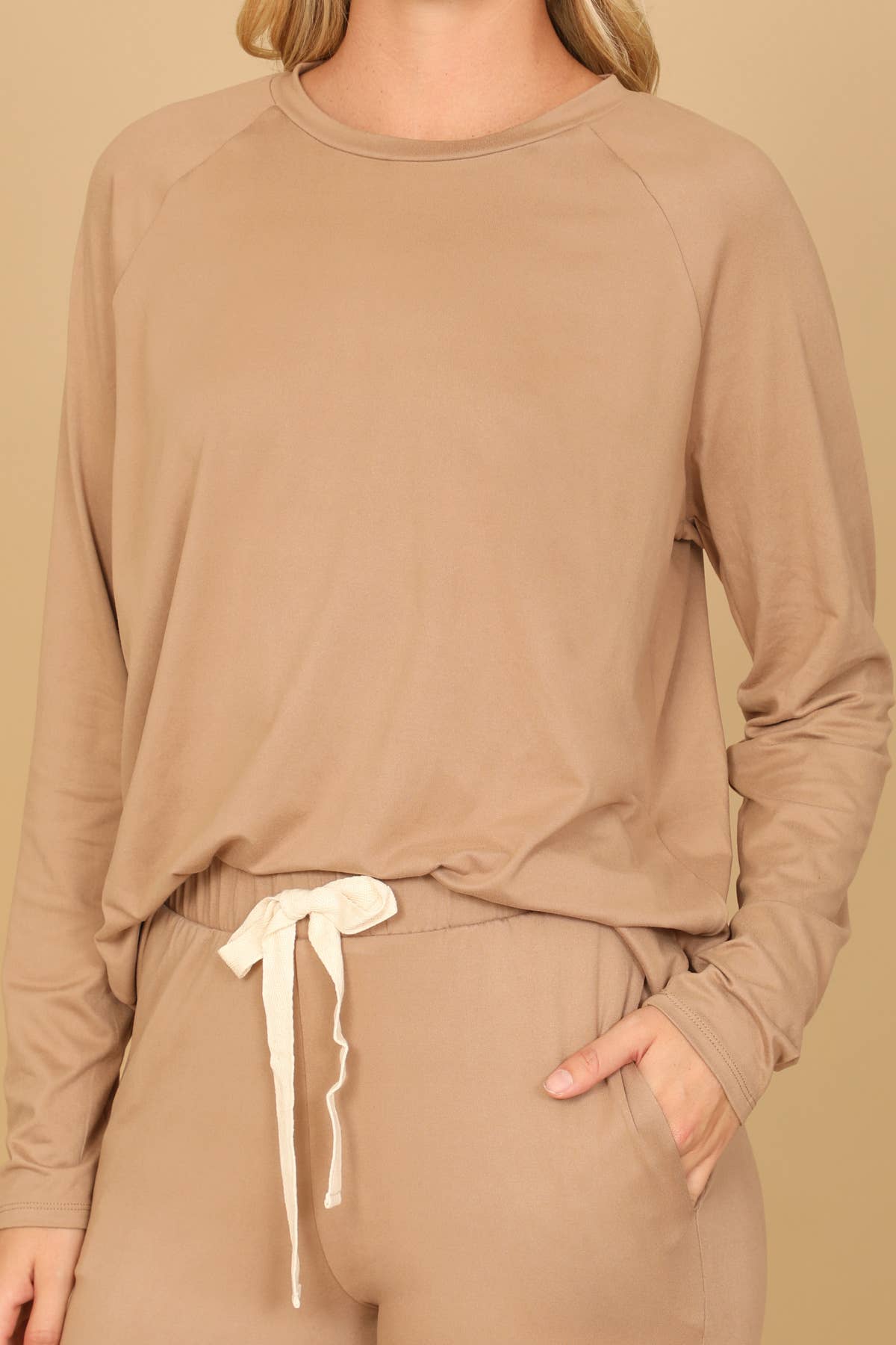 You & Me - Vendita all'ingrosso Pantaloni sportivi/da jogging loungewear - Donna - Set maglia a maniche lunghe e joggers taglie forti YMP40001XV con cintura da annodare.19