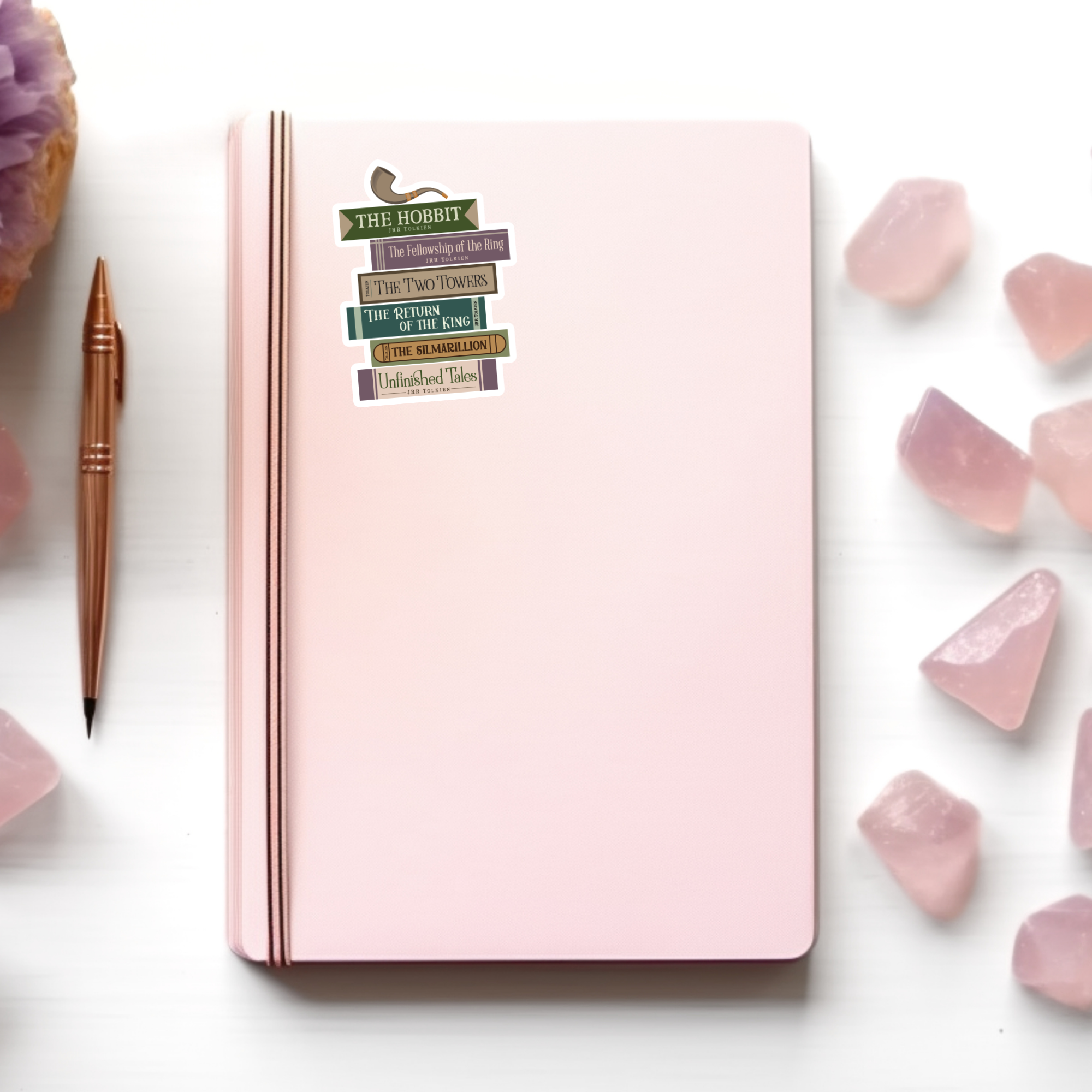 Chapter & Craft Studio - Vente Autocollant - Autocollant de pile de livres Le Seigneur des Anneaux (JRR Tolkien)1