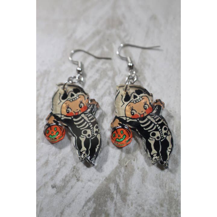 kewpie goth skelet // Akryl Dingleøreringe for engroshandel hos Raven Design