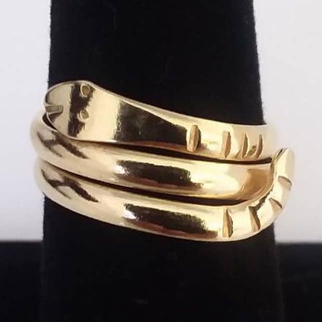 Anillo de Símbolo Ajustable en Bronce Dorado para venta al por mayor de Costello International