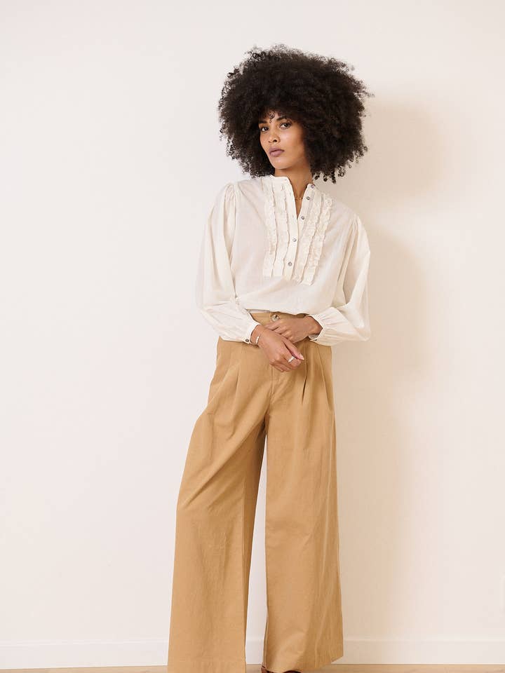 Blusa con colletto a plastron e volant - VERONICA per la vendita all'ingrosso da parte di Garance Paris