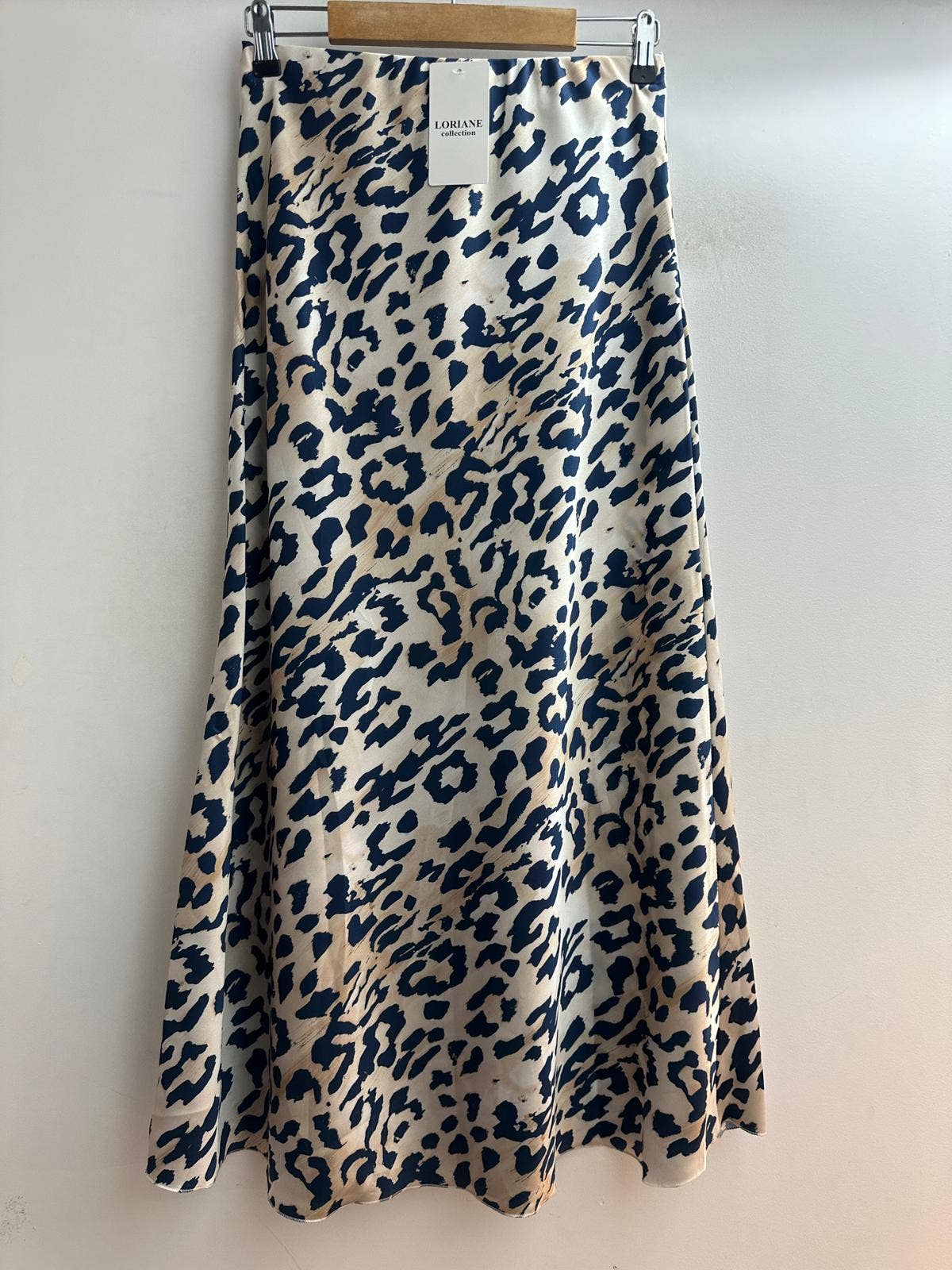 LORIANE - Wholesale Skirt - Women's - 10480LC fluid and lightweight, with an elastic waist1