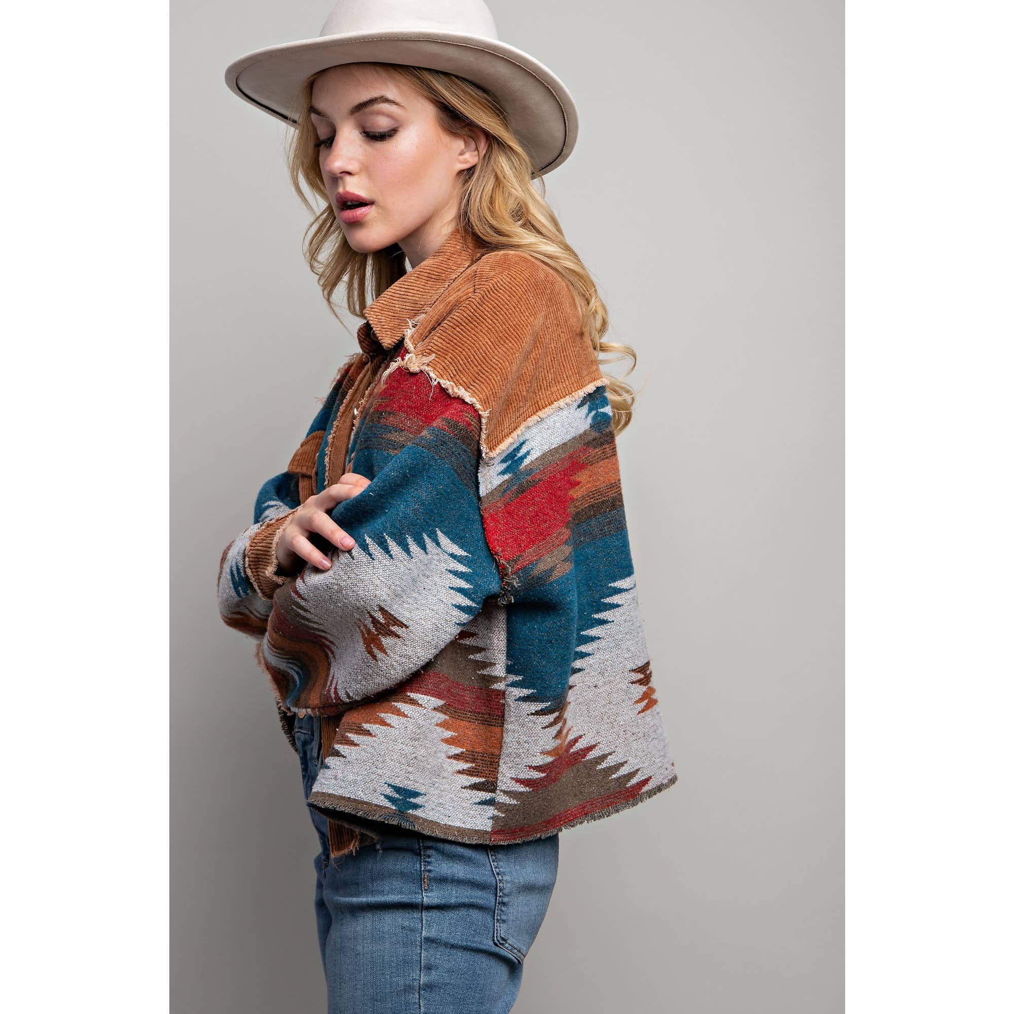 Sweet Generis – Großhandel Hemdjacke/Shacket – Damen – BUTTON-DOWN-HEMDJACKE IN BLOCKFARBEN MIT STAMMESMUSTER UND AZTEKISCHEM MUSTER8