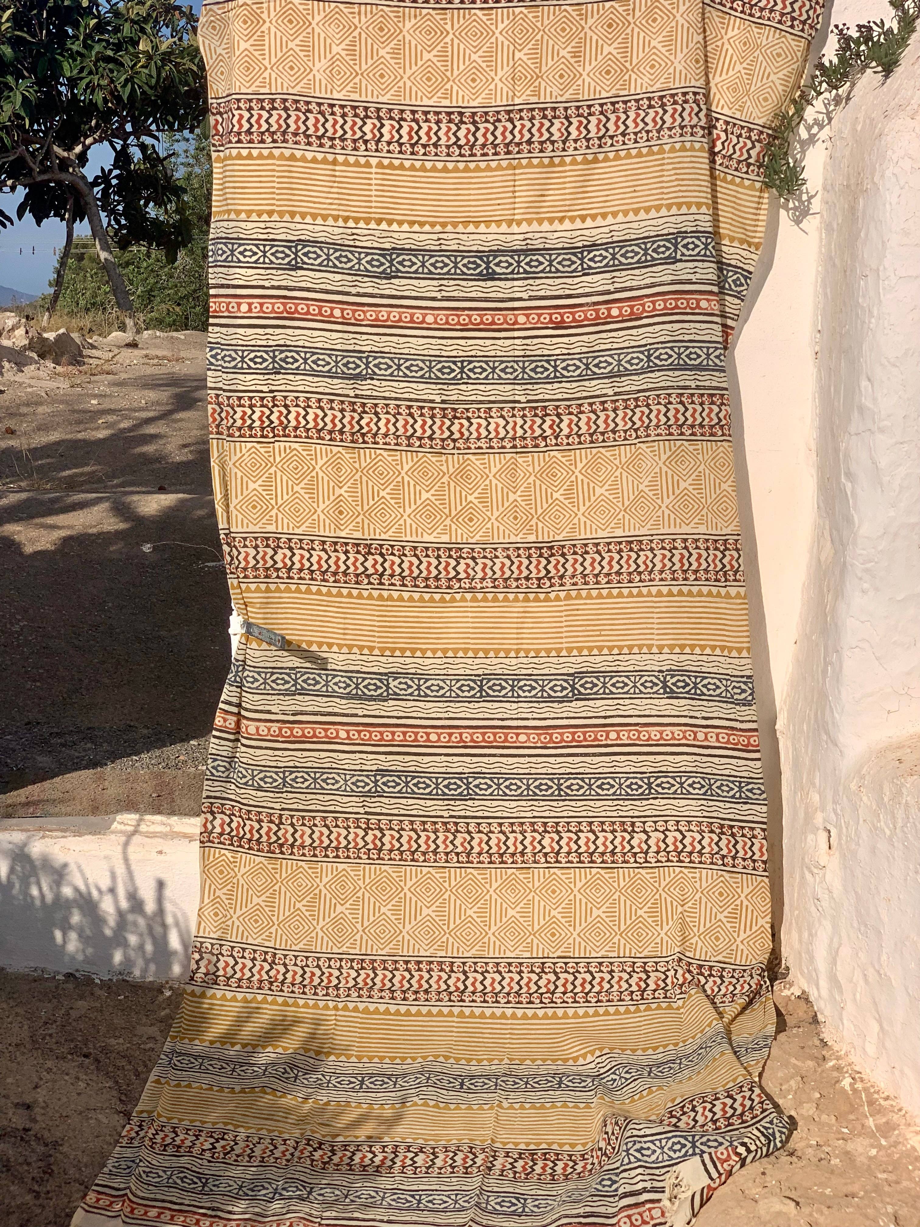 Aurobelle Ibiza - Vente Écharpe – femme - Grand sarong Bagru, dupatta - paréo rayé rouge / châle en coton imprimé au tampon - fleur rouge, nouvelle collection2