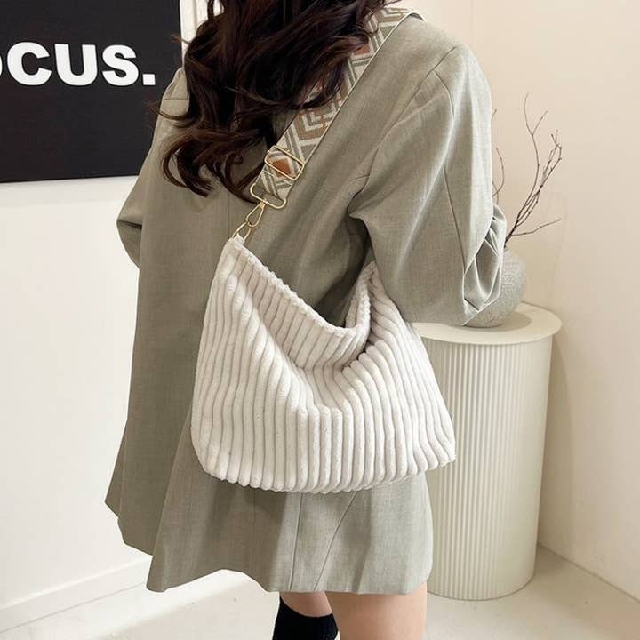 JOSSLYN by wall to wall – Engroshandel Tote bag - Dame – Fløjl AZTEC Guitar Skulderrem Tote Taske | 40P5847