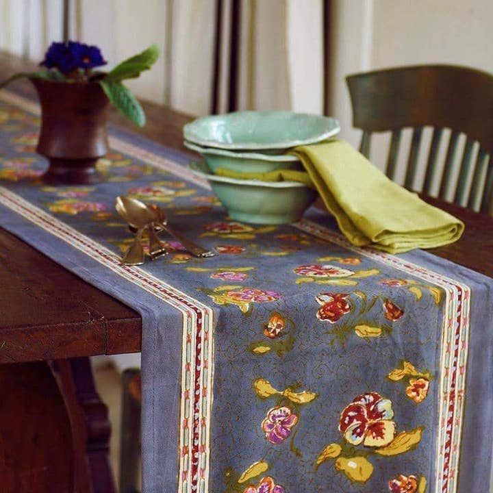 Chemins de table Pansy rouge/gris pour la vente par Couleur Nature