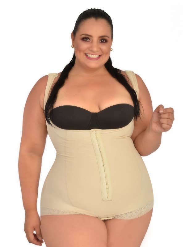 Panty Shaper à bretelles larges pour la vente par Anna Marye