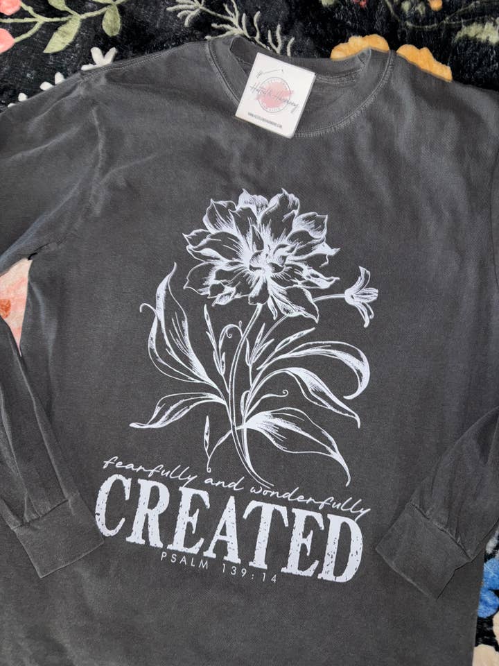 Créé par Comfort Colors à manches longues pour la vente par HETZEL & HARMONY