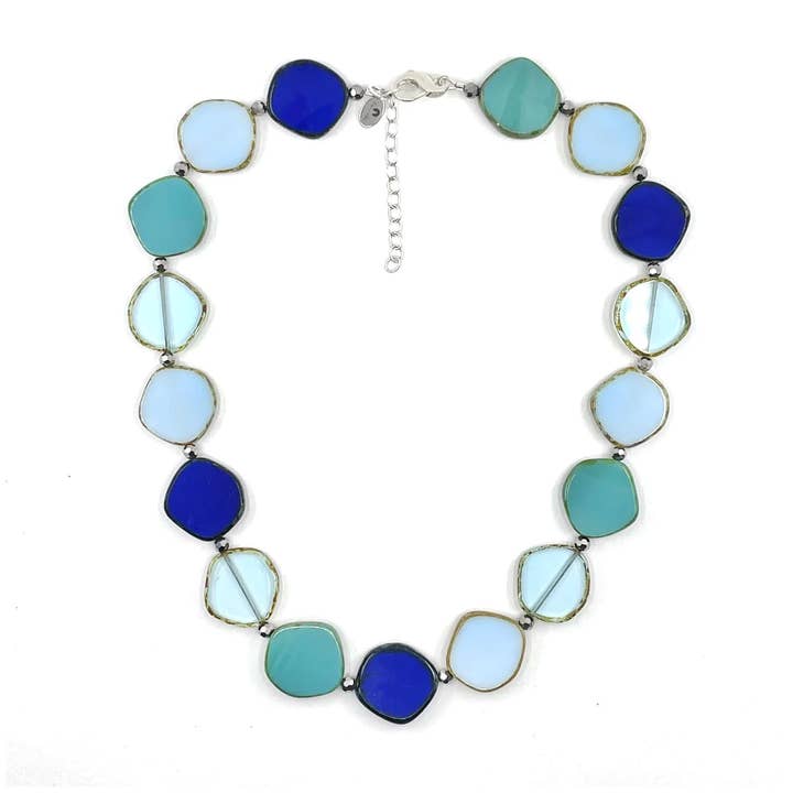 Collier tendance en forme de grand cercle orné de perles Ocean Mix pour la vente par Stefanie Wolf Designs