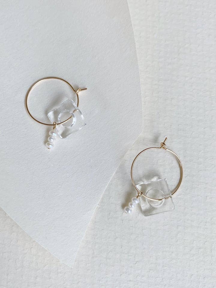 Clara Hoops für den Großhandel von Highlow Studio