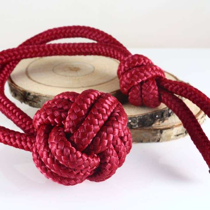 Balle à lancer rouge rubis pour la vente par Pawcord by Franzi