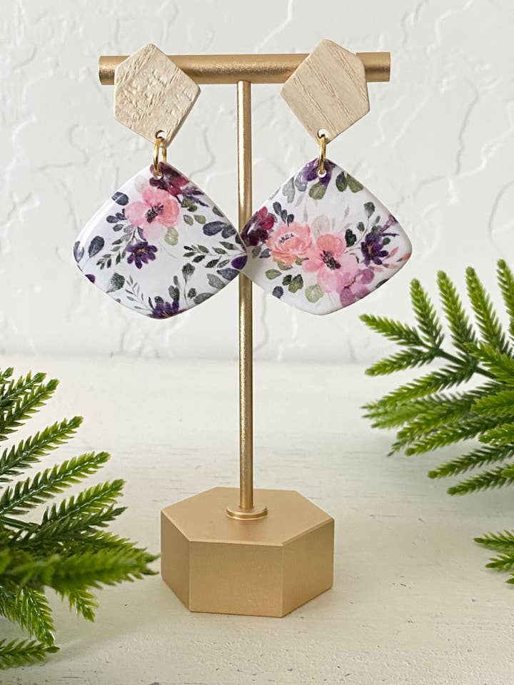 Orecchini floreali, gioielli boho, orecchini in argilla, fatti a mano, rosa per la vendita all'ingrosso da parte di midnightclayco