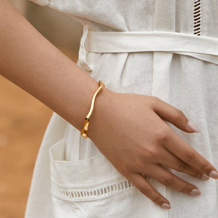 Dipped Shop - Wholesale Cuff Bracelet - Irregular Line Simple Fine Bracelets DP25A727