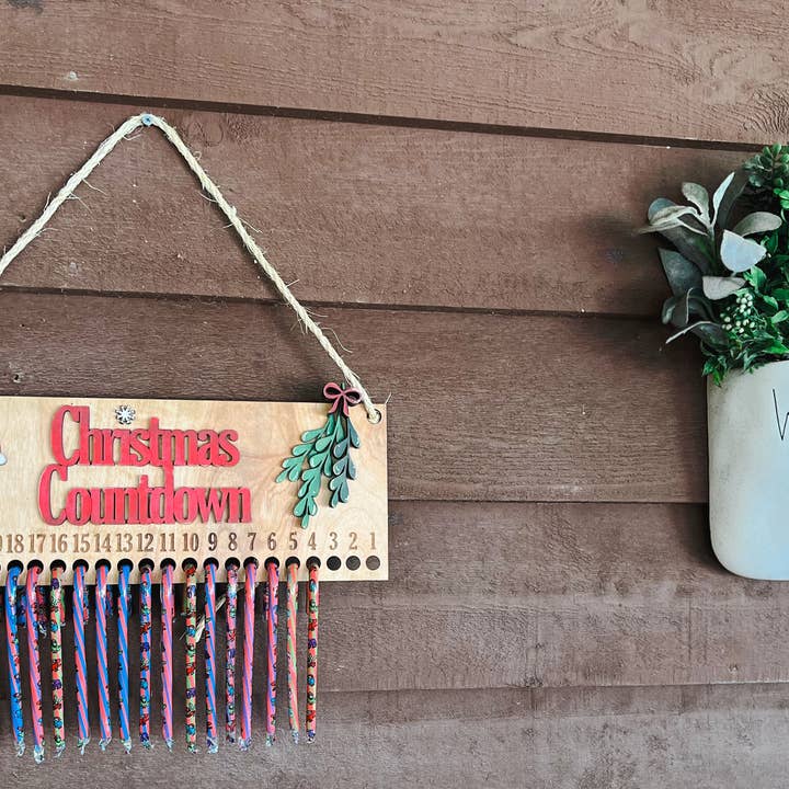 Cartello natalizio con conto alla rovescia in legno dipinto a mano per la vendita all'ingrosso da parte di OBX Prep