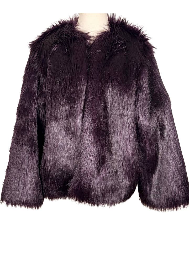 Veste en fausse fourrure améthyste ombre PRÉ-COMMANDE pour la vente par Jennafer Grace