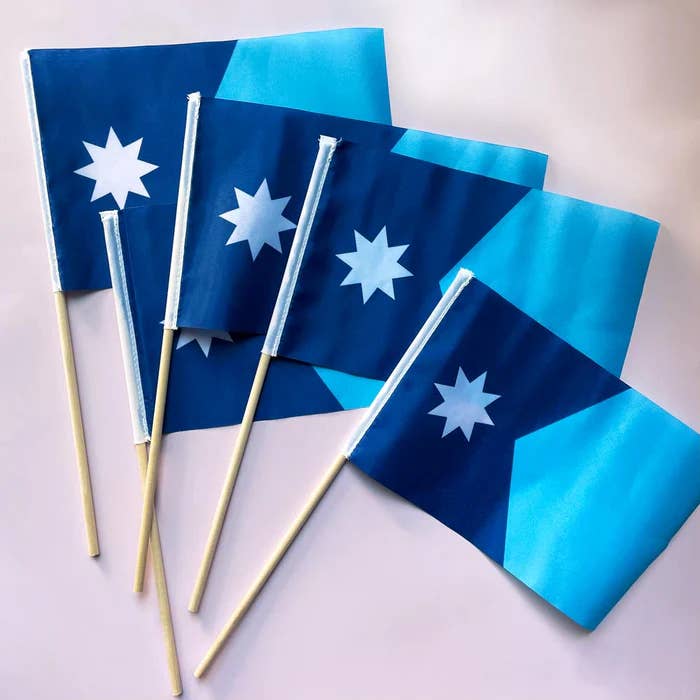 Lot de 5 drapeaux à main Minnesota pour la vente par Flags For Good