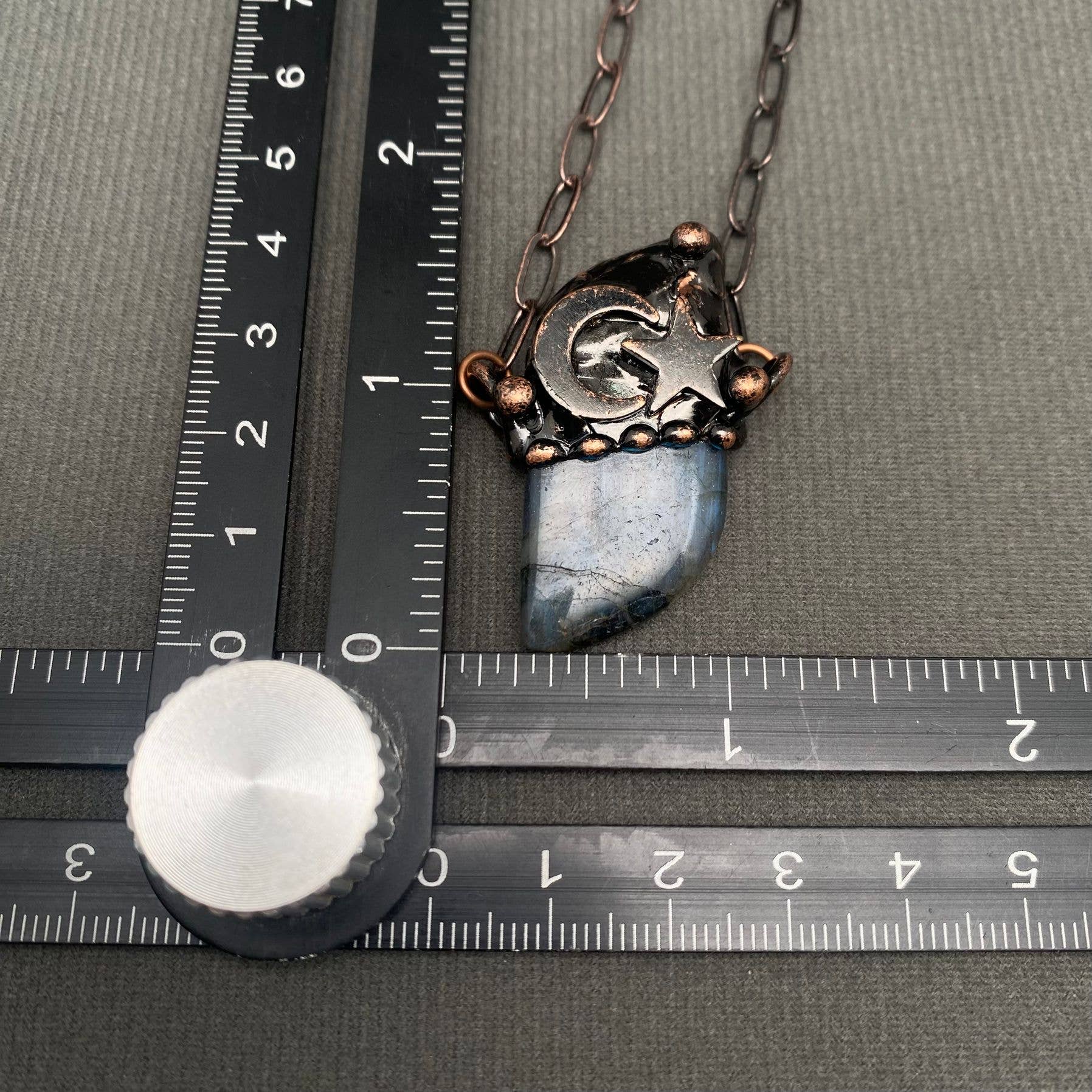 Mio Queena - Wholesale Spiritual Stone/Crystal - Vintage Natural Stone Labradorite Inlaid Star Moon Pendant - CS/MS3