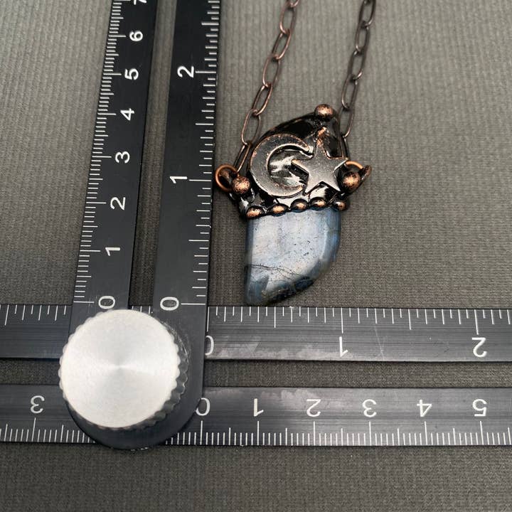 Mio Queena - Wholesale Spiritual Stone/Crystal - Vintage Natural Stone Labradorite Inlaid Star Moon Pendant - CS/MS3